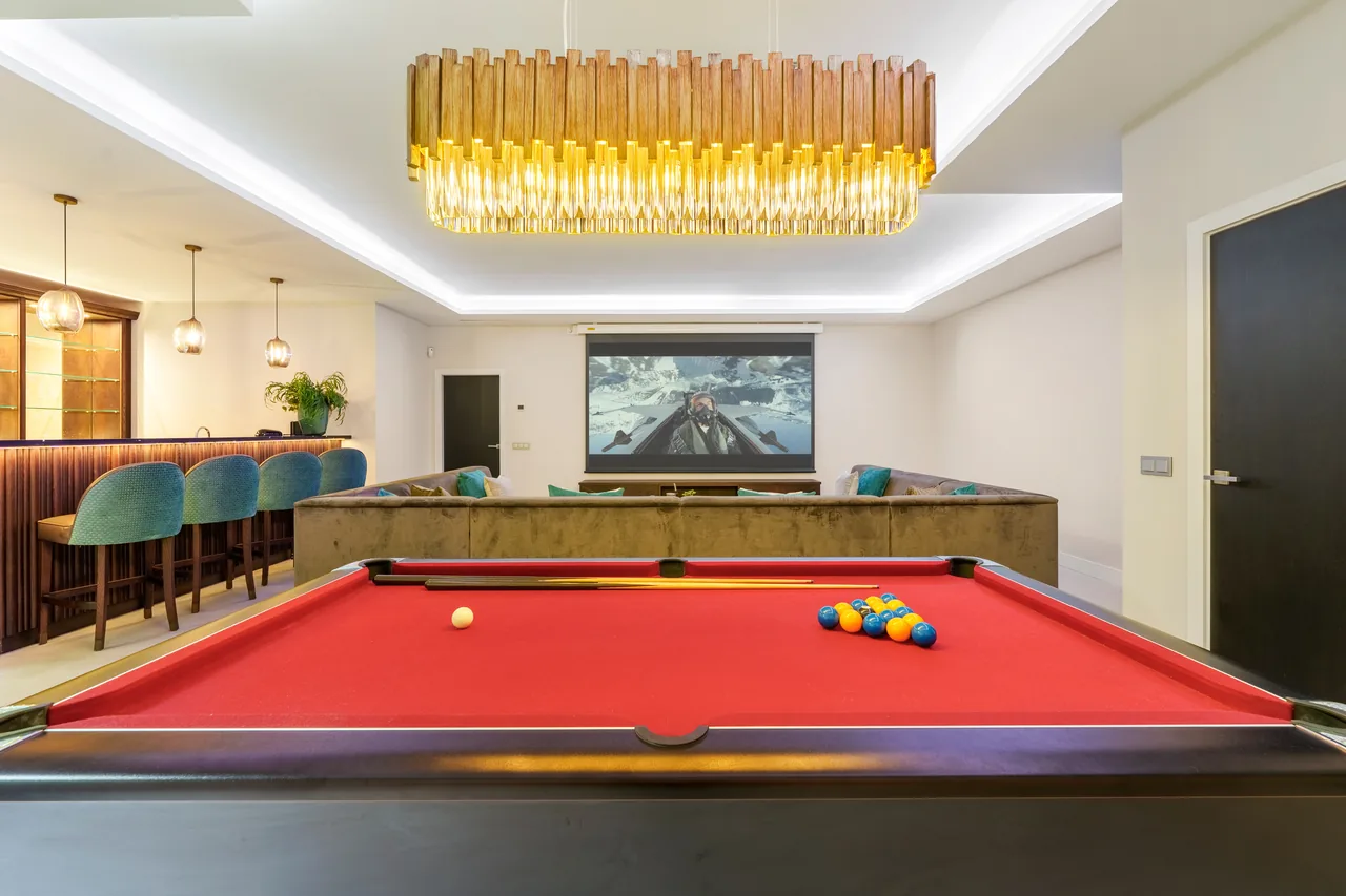 6-bedroom villa in La Quinta with private pool and private garden — image 58