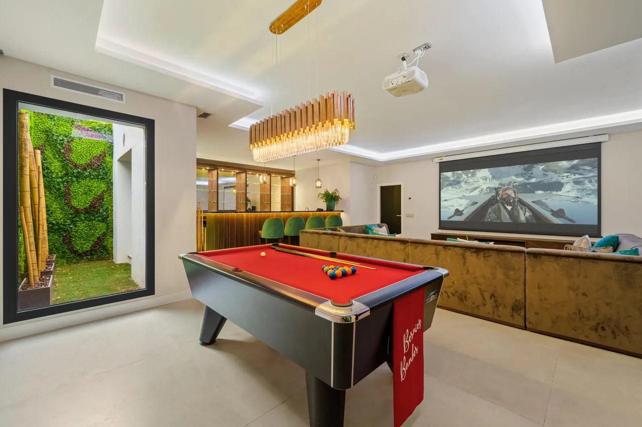 6-bedroom villa in La Quinta with private pool and private garden — image 59