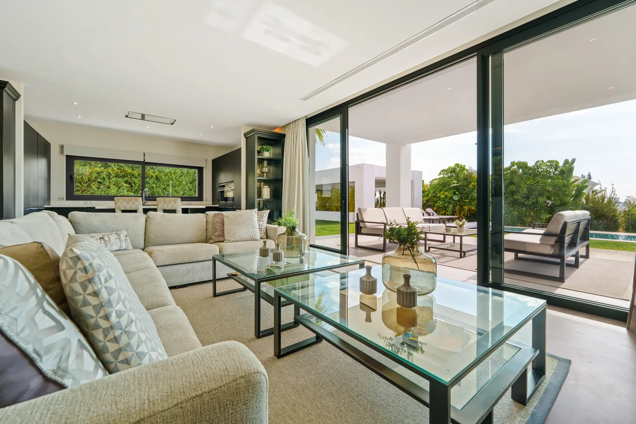 6-bedroom villa in La Quinta with private pool and private garden — image 63