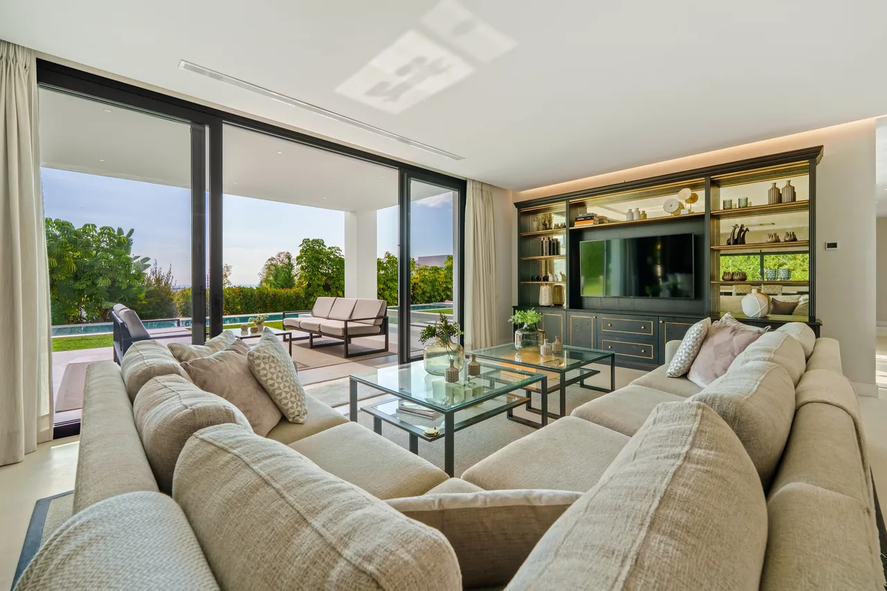 6-bedroom villa in La Quinta with private pool and private garden — image 64