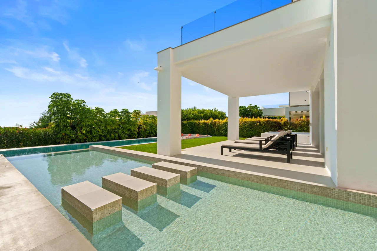 6-bedroom villa in La Quinta with private pool and private garden — image 74
