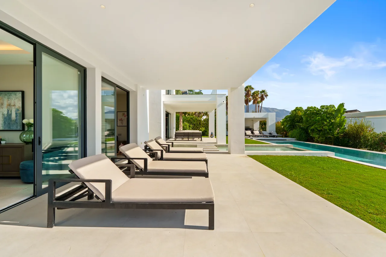 6-bedroom villa in La Quinta with private pool and private garden — image 75