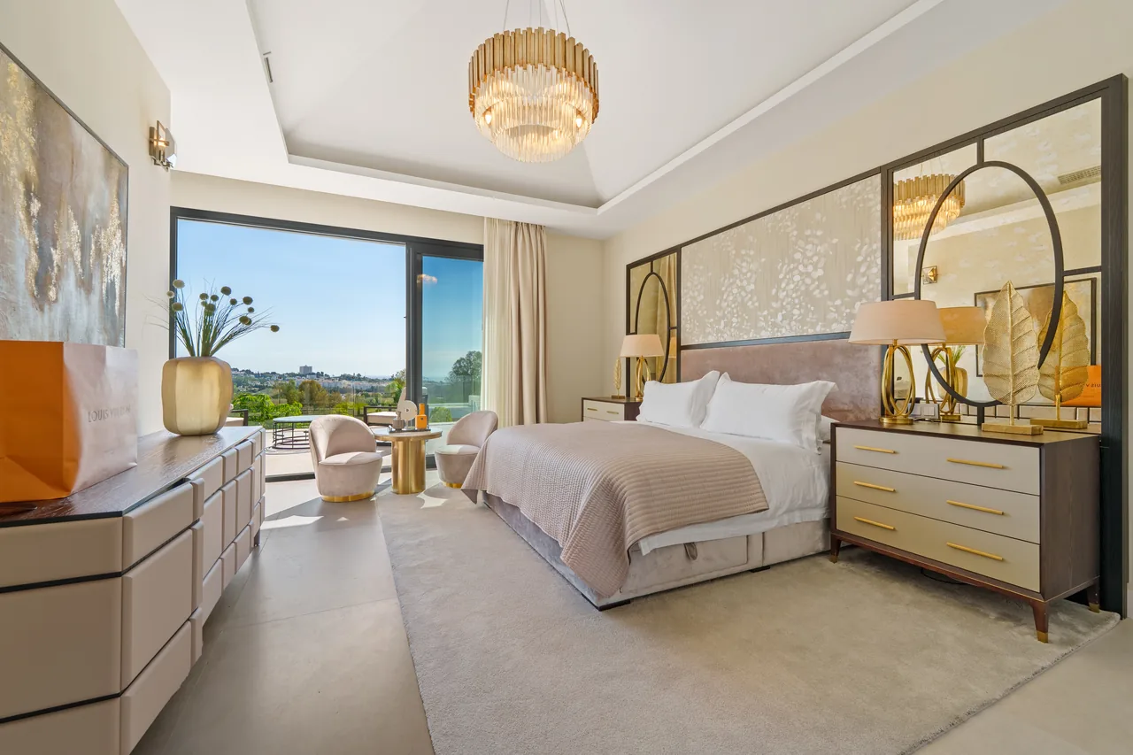 6-bedroom villa in La Quinta with private pool and private garden — image 92