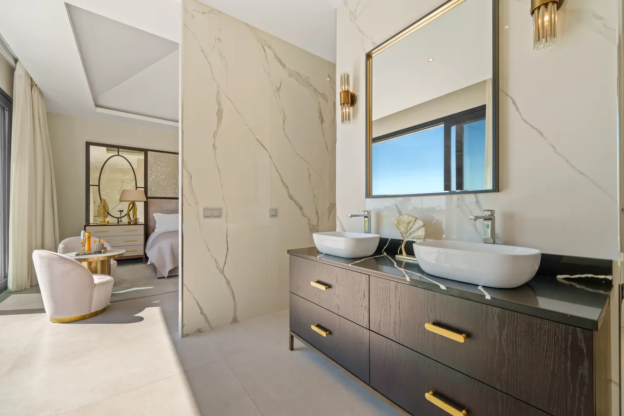 6-bedroom villa in La Quinta with private pool and private garden — image 94