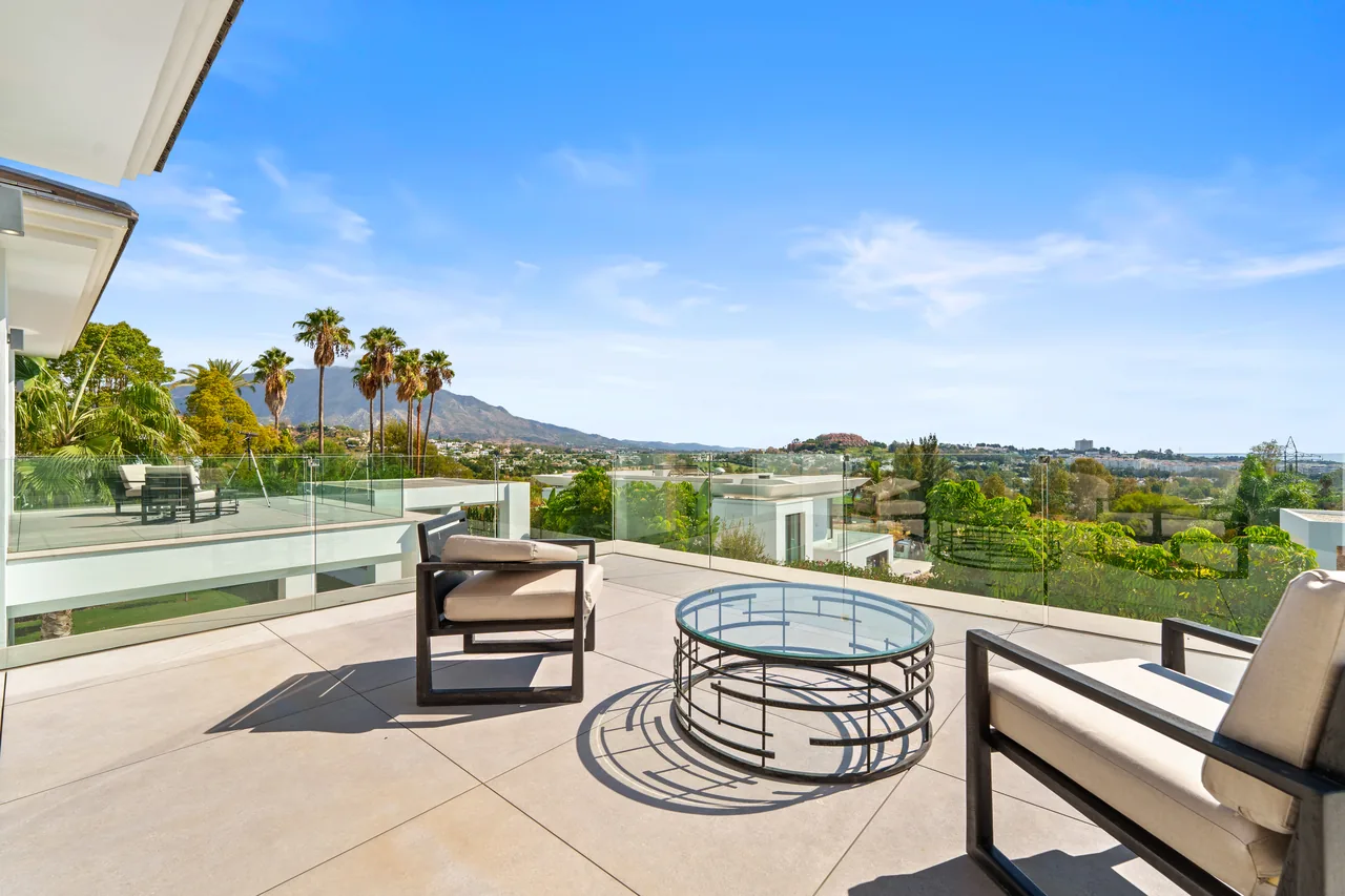 6-bedroom villa in La Quinta with private pool and private garden — image 95