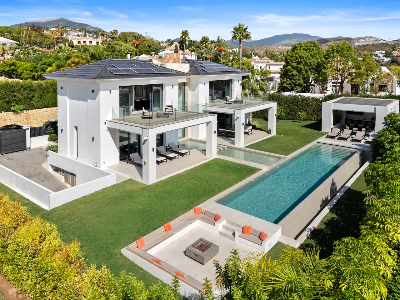 6-bedroom villa in La Quinta with private pool and private garden — image 97