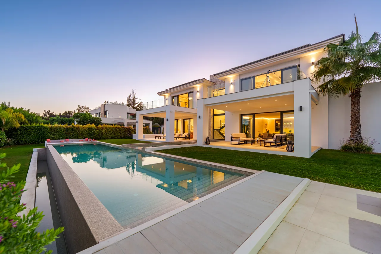 6-bedroom villa in La Quinta with private pool and private garden — image 107