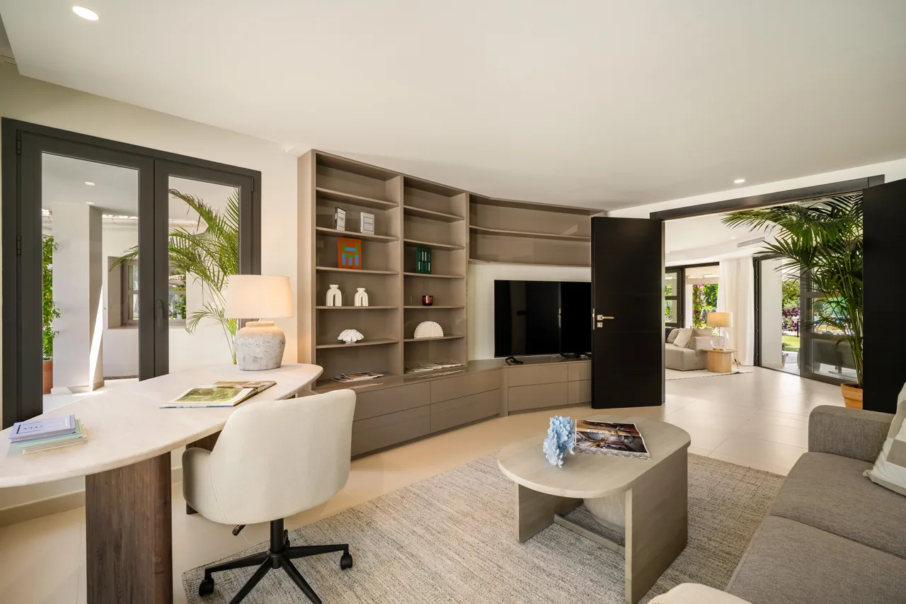 5-bedroom villa in La Cerquilla with private pool and private garden — image 8