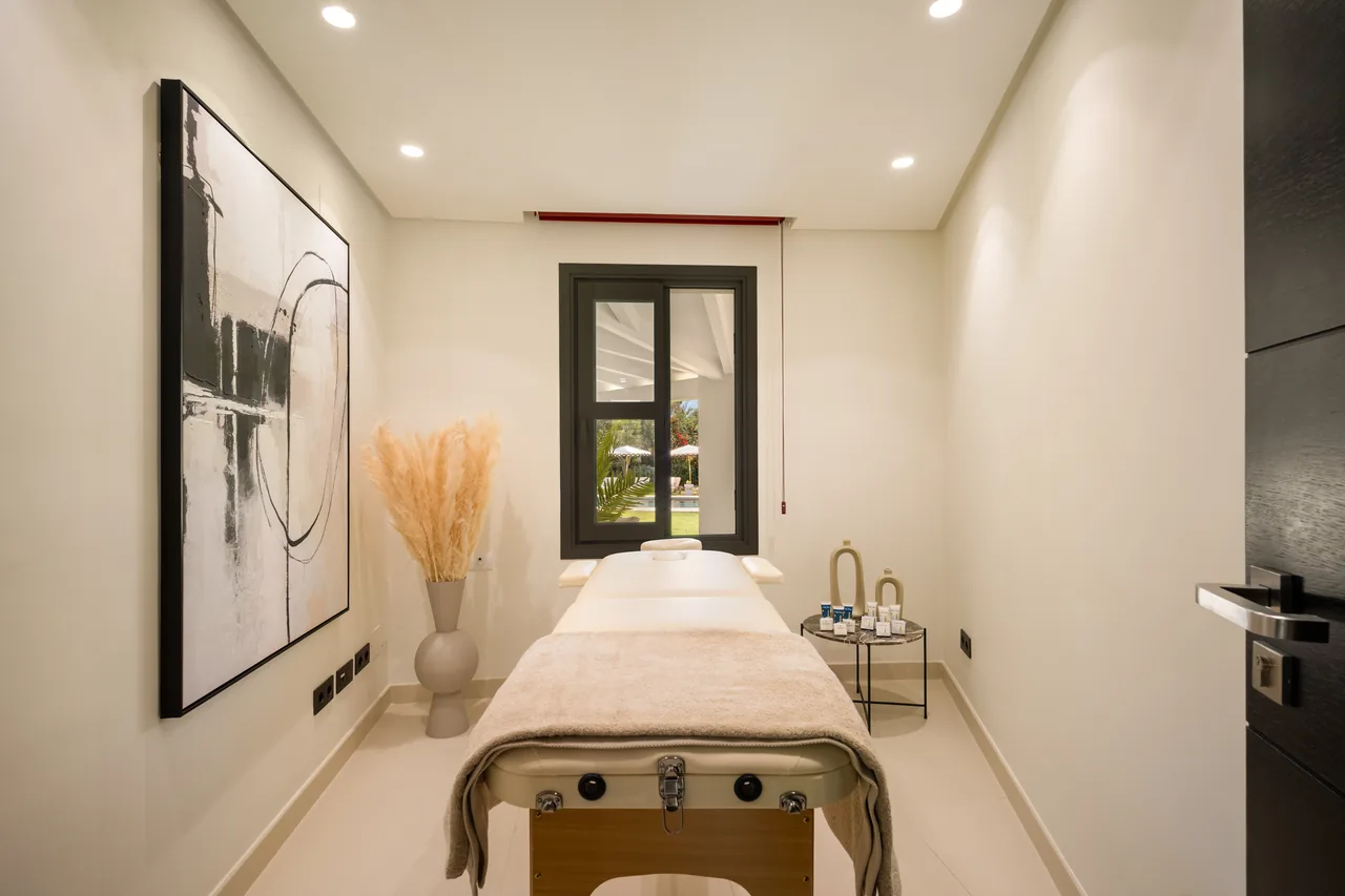 5-bedroom villa in La Cerquilla with private pool and private garden — image 10