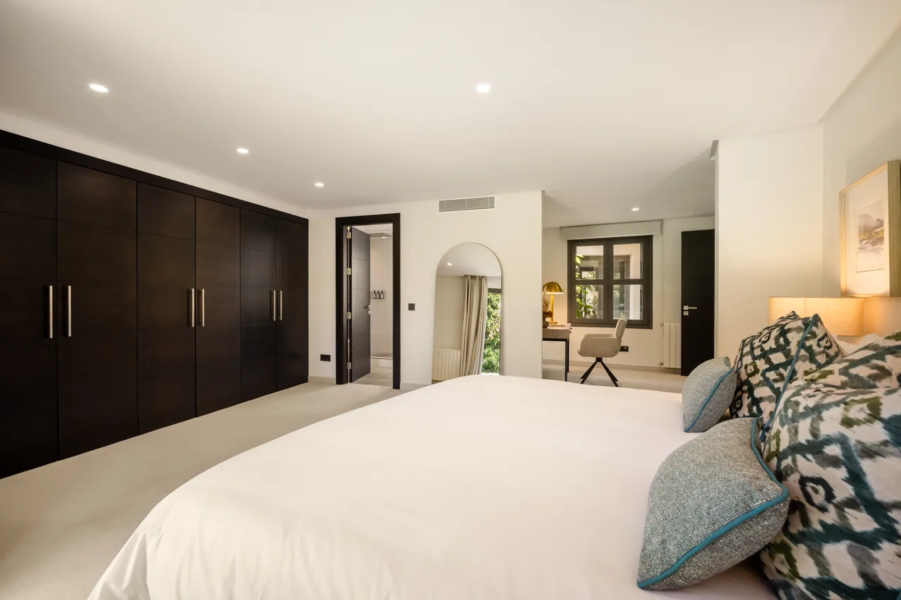 5-bedroom villa in La Cerquilla with private pool and private garden — image 15