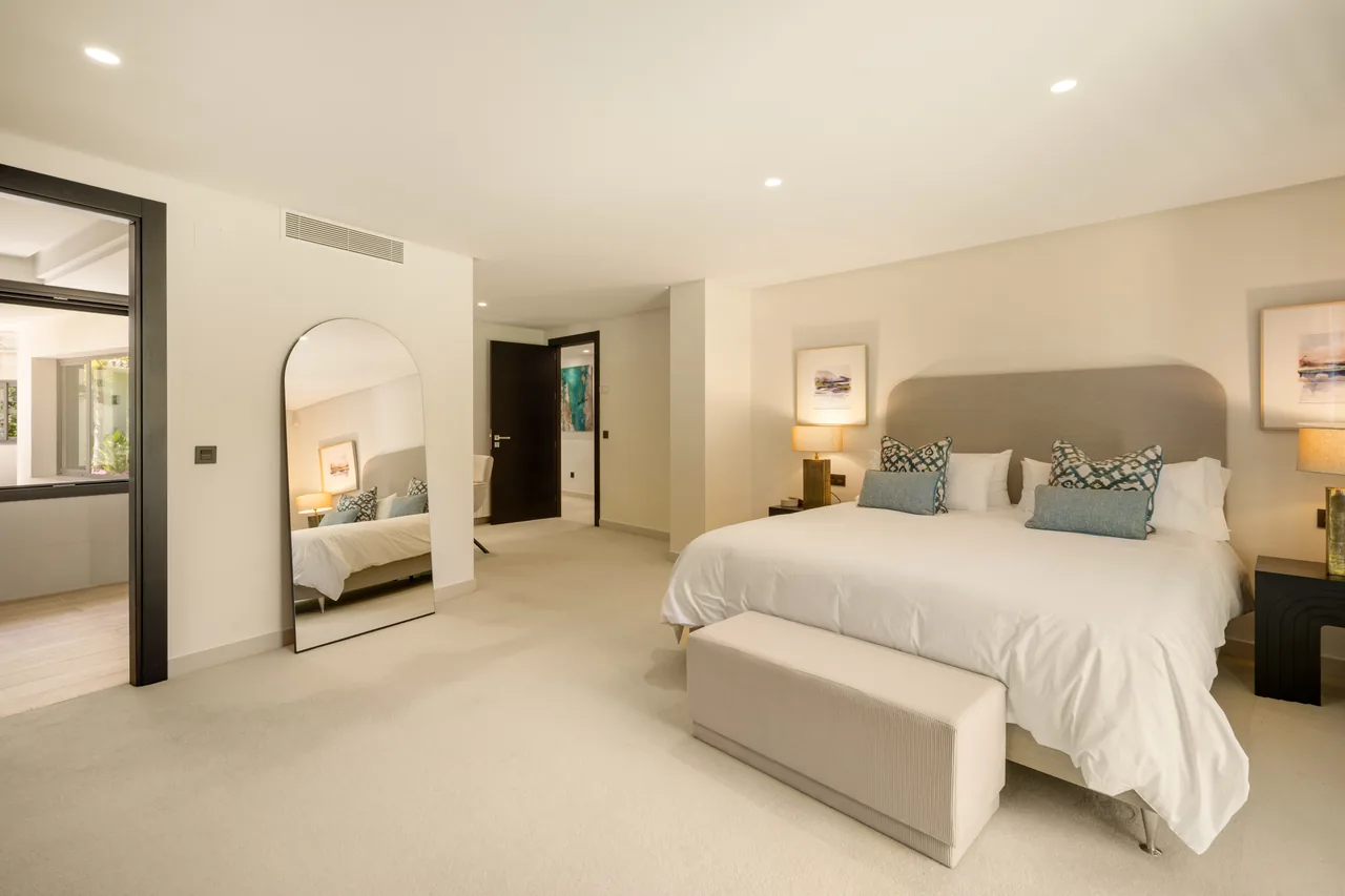 5-bedroom villa in La Cerquilla with private pool and private garden — image 16