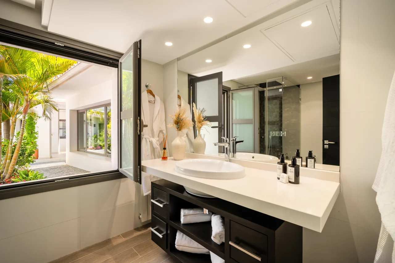 5-bedroom villa in La Cerquilla with private pool and private garden — image 17