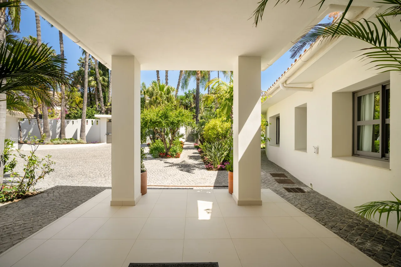 5-bedroom villa in La Cerquilla with private pool and private garden — image 18