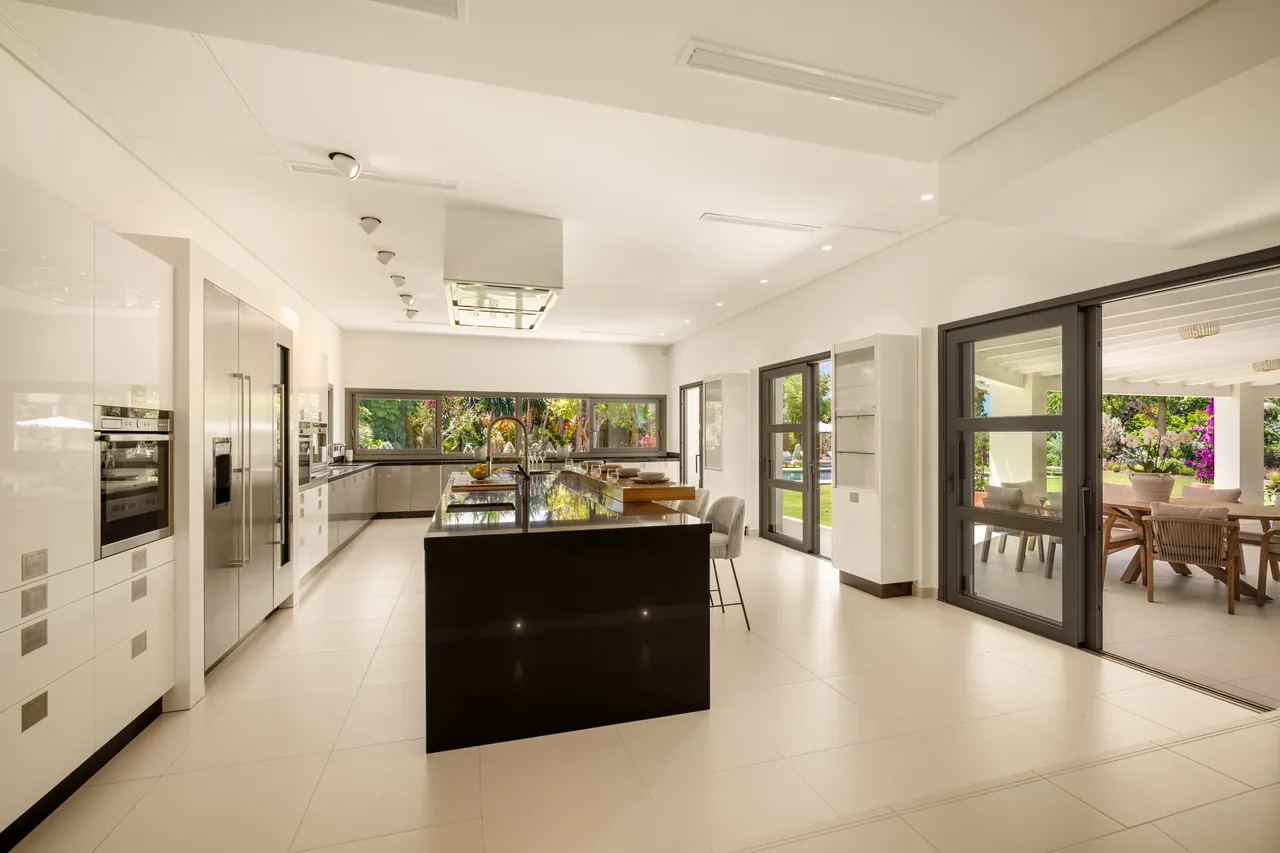 5-bedroom villa in La Cerquilla with private pool and private garden — image 22