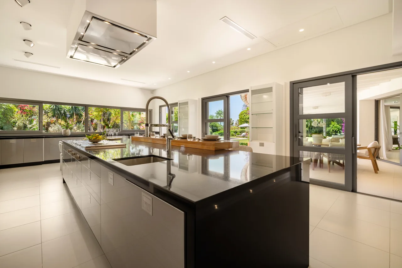 5-bedroom villa in La Cerquilla with private pool and private garden — image 23