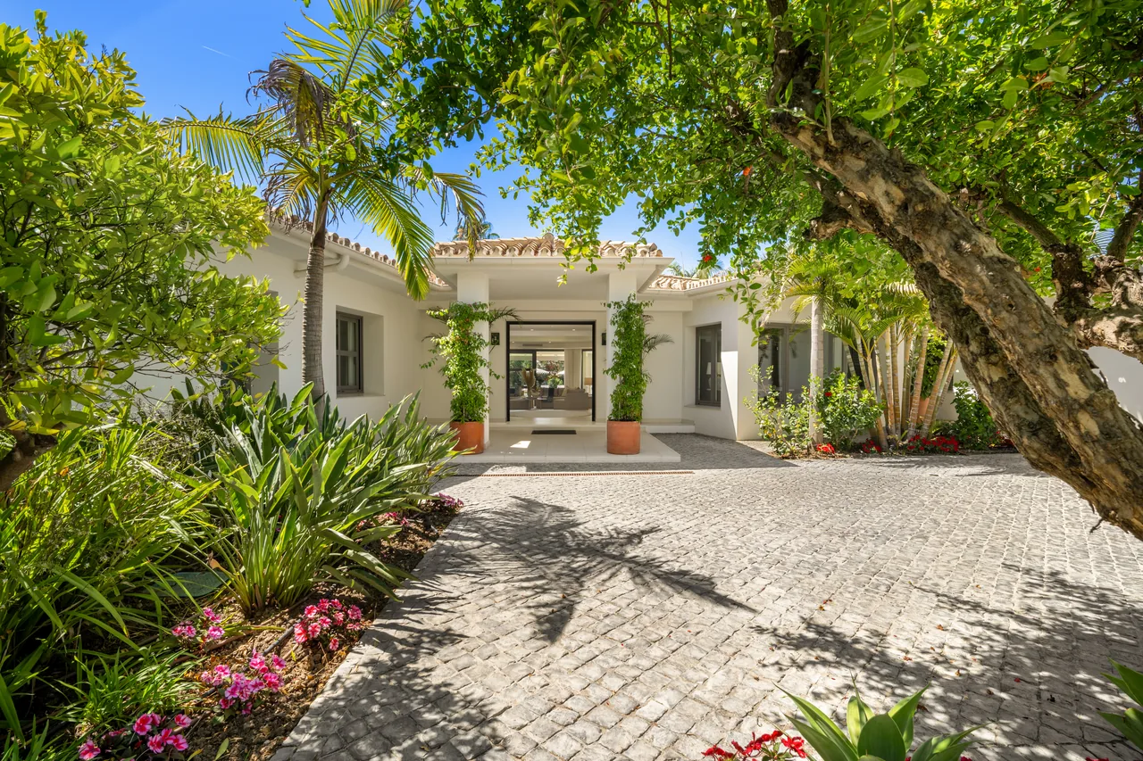 5-bedroom villa in La Cerquilla with private pool and private garden — image 28