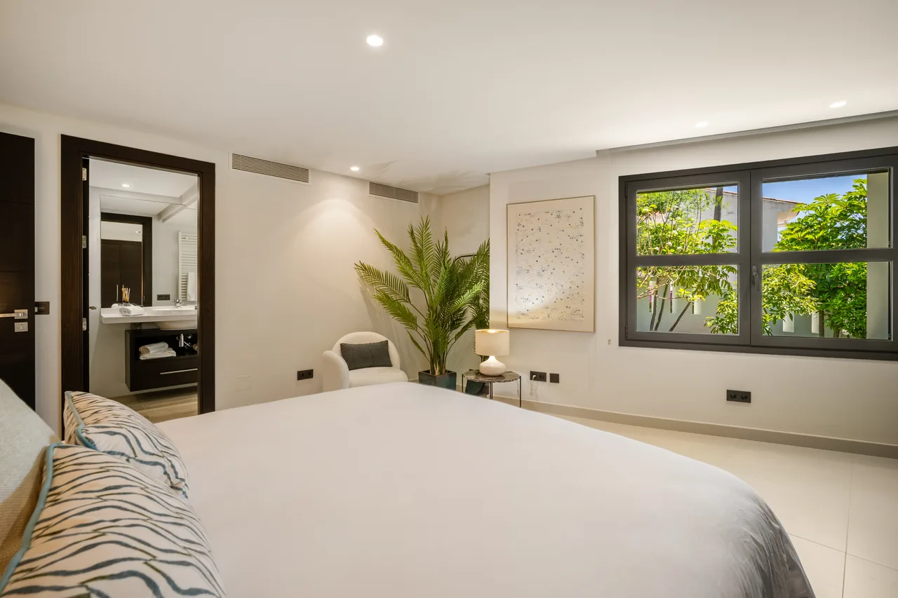 5-bedroom villa in La Cerquilla with private pool and private garden — image 29