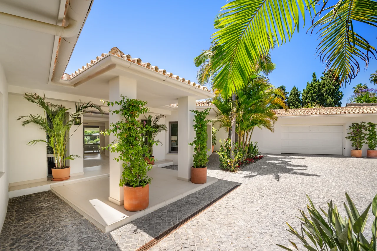 5-bedroom villa in La Cerquilla with private pool and private garden — image 34