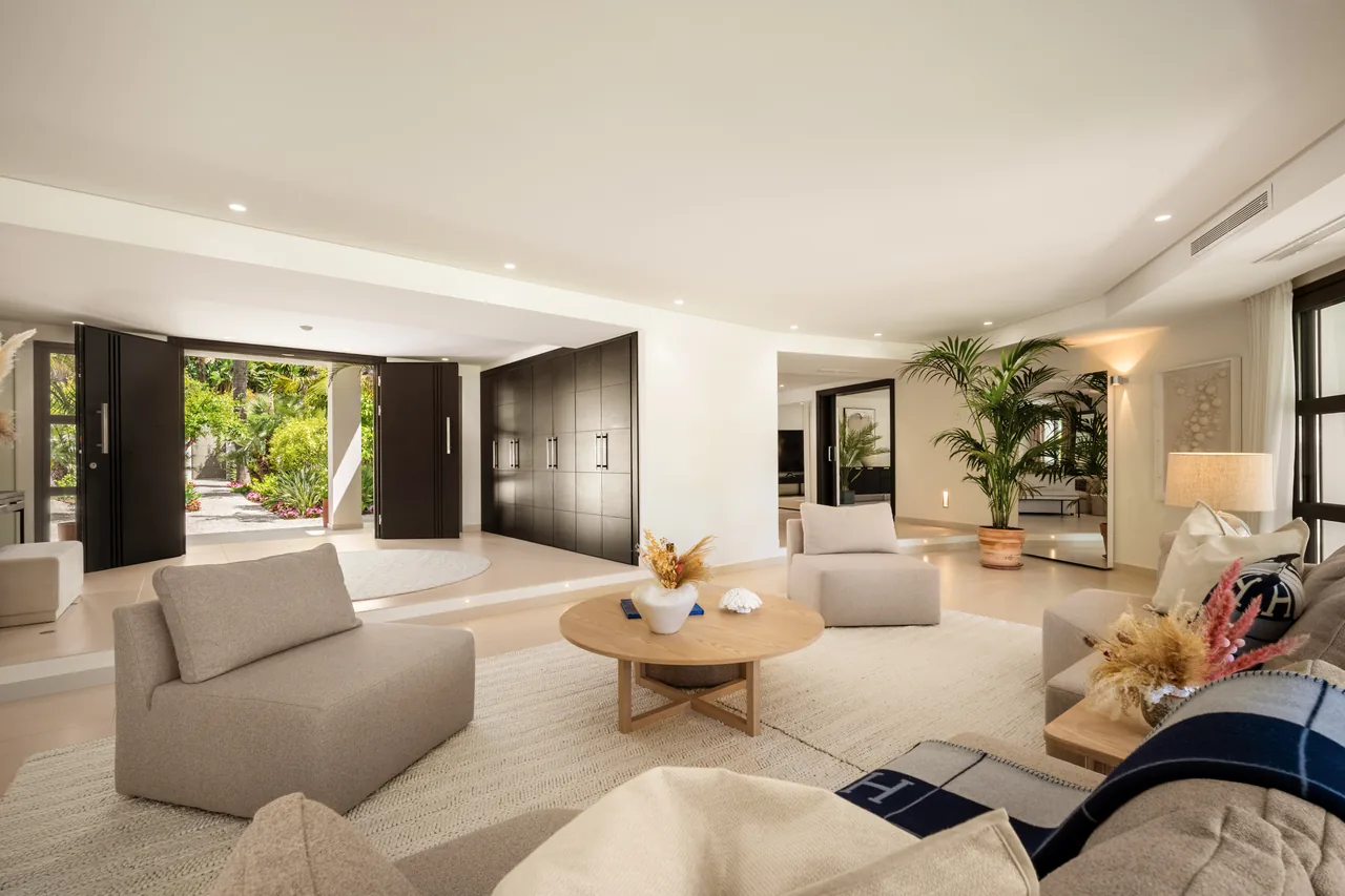 5-bedroom villa in La Cerquilla with private pool and private garden — image 39