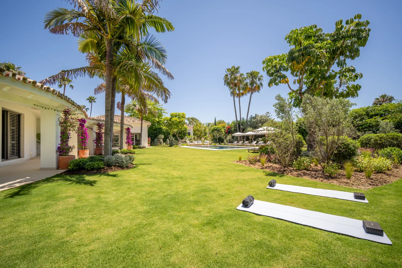 5-bedroom villa in La Cerquilla with private pool and private garden — image 47