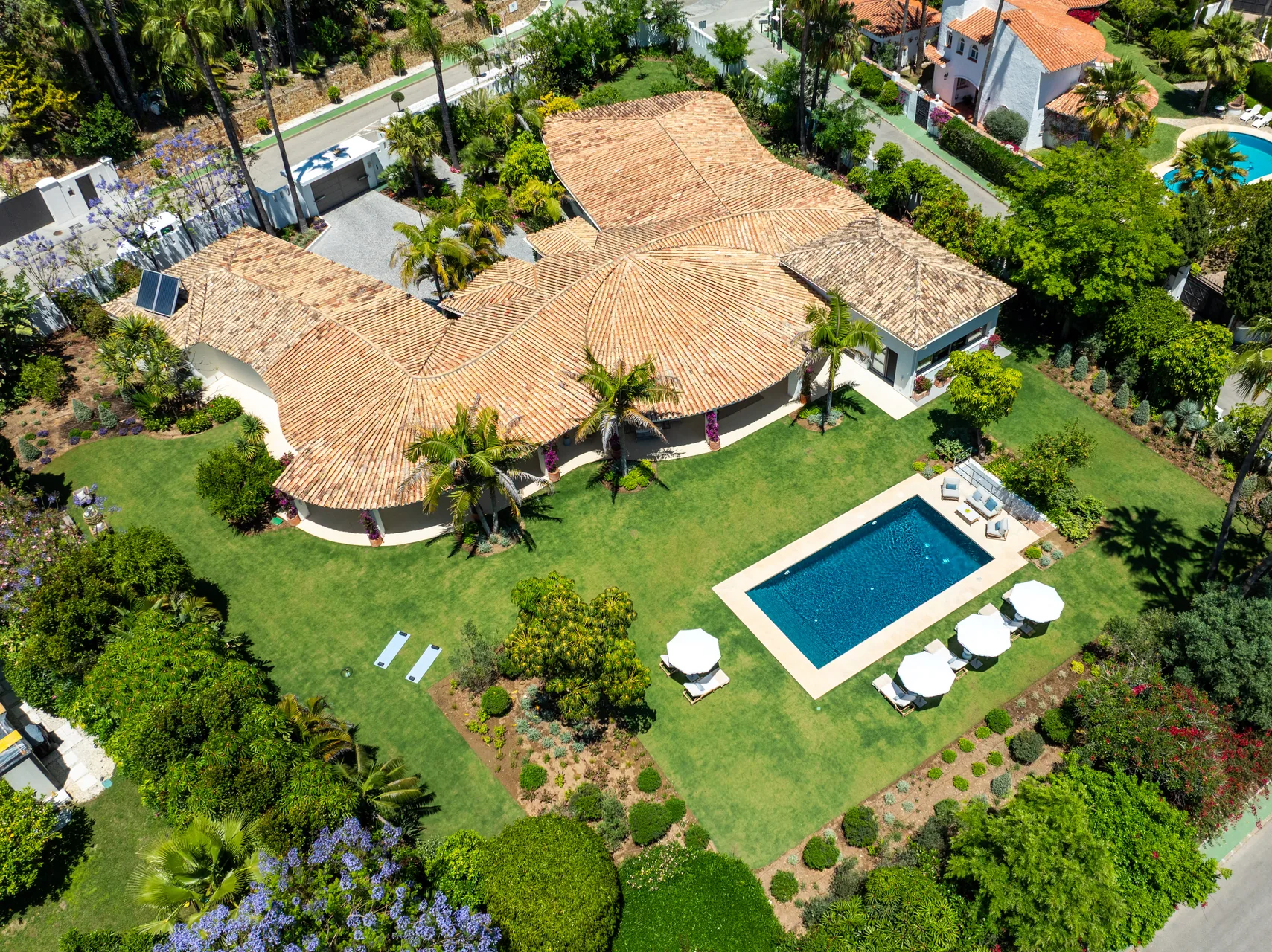 5-bedroom villa in La Cerquilla with private pool and private garden