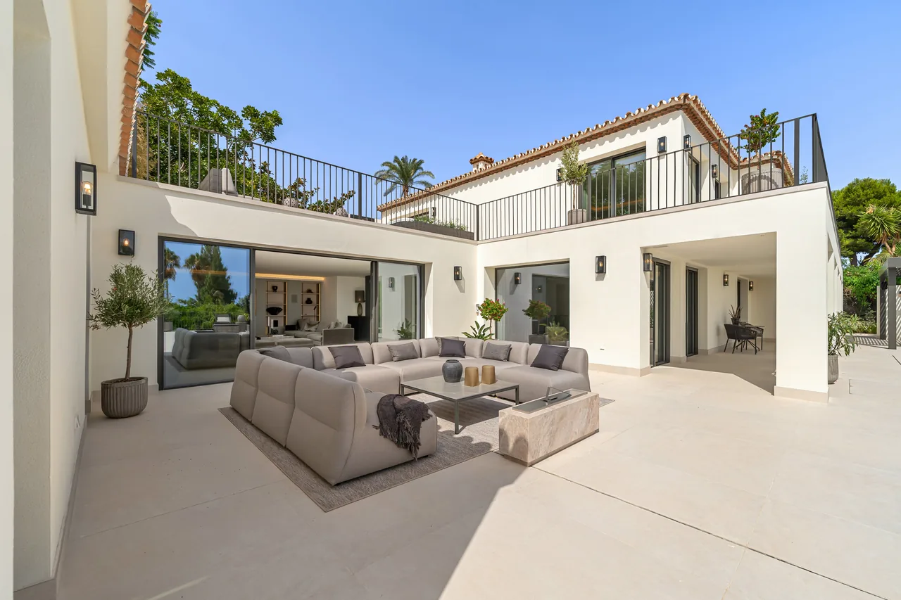 5-bedroom villa in Rocio de Nagüeles with private pool and private garden — image 2