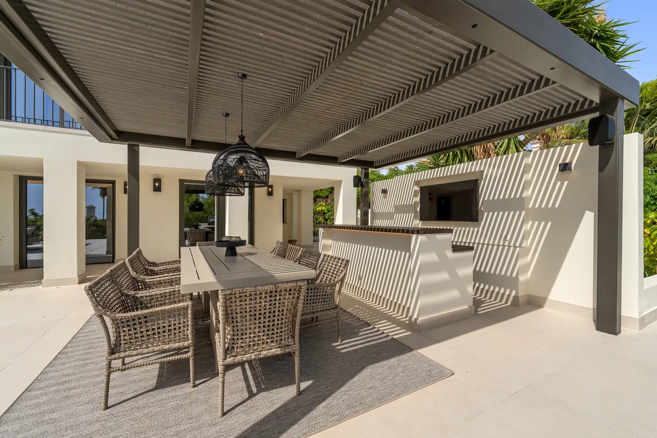 5-bedroom villa in Rocio de Nagüeles with private pool and private garden — image 6