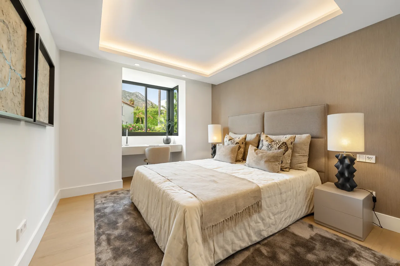 5-bedroom villa in Rocio de Nagüeles with private pool and private garden — image 9