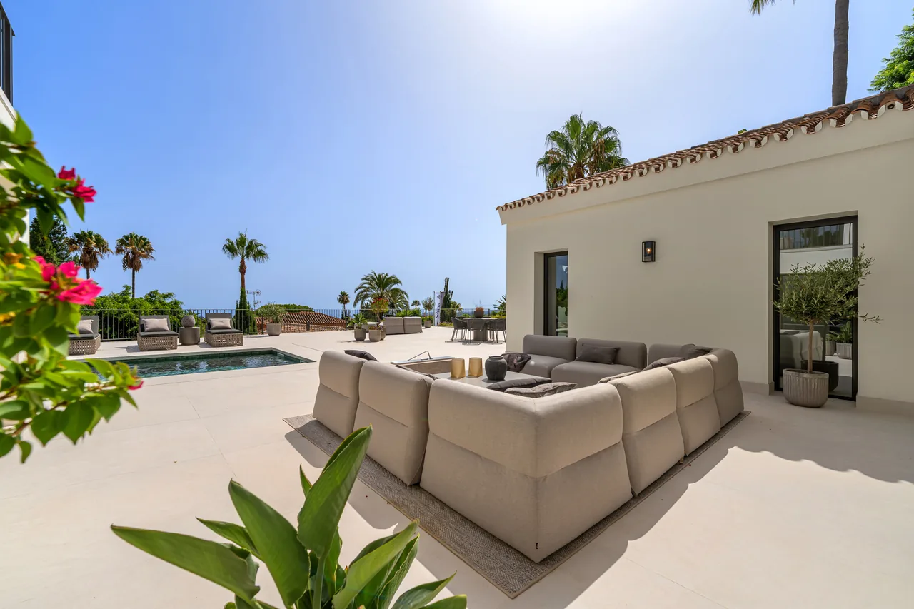 5-bedroom villa in Rocio de Nagüeles with private pool and private garden — image 10