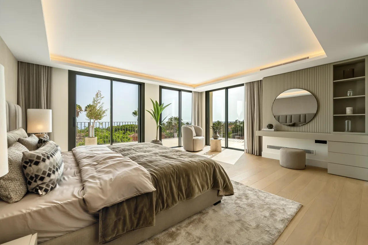 5-bedroom villa in Rocio de Nagüeles with private pool and private garden — image 11
