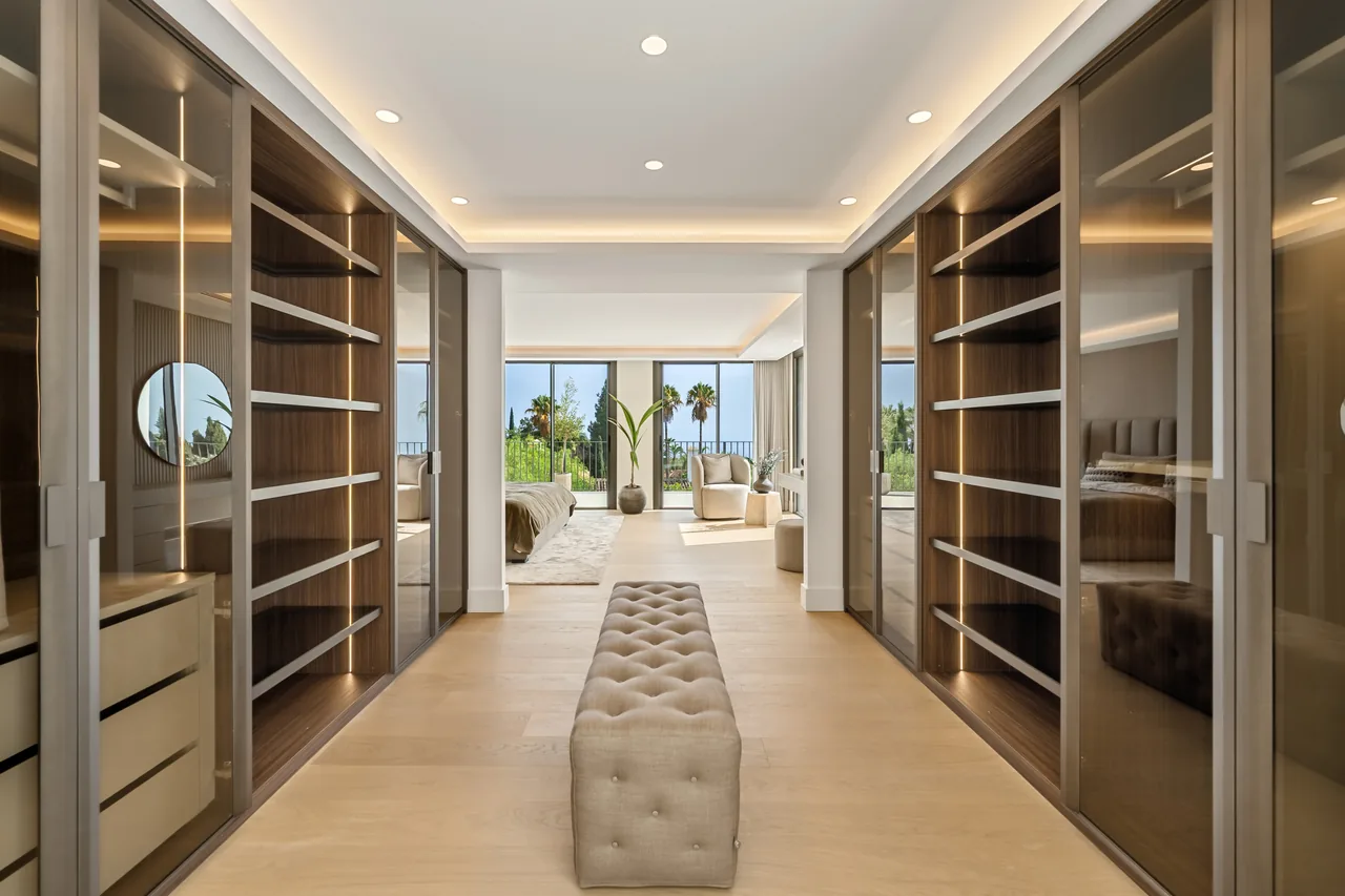 5-bedroom villa in Rocio de Nagüeles with private pool and private garden — image 18