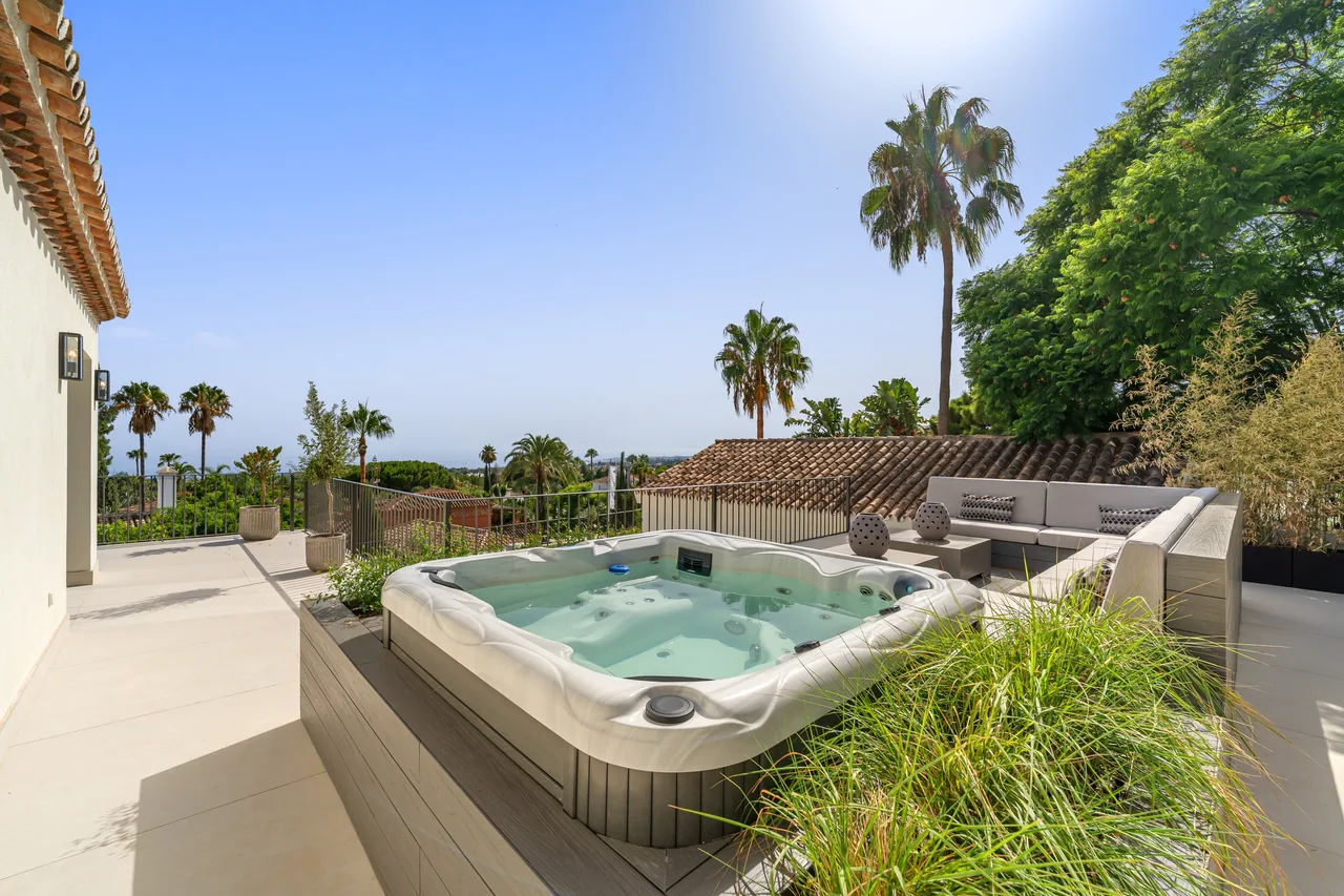 5-bedroom villa in Rocio de Nagüeles with private pool and private garden — image 23