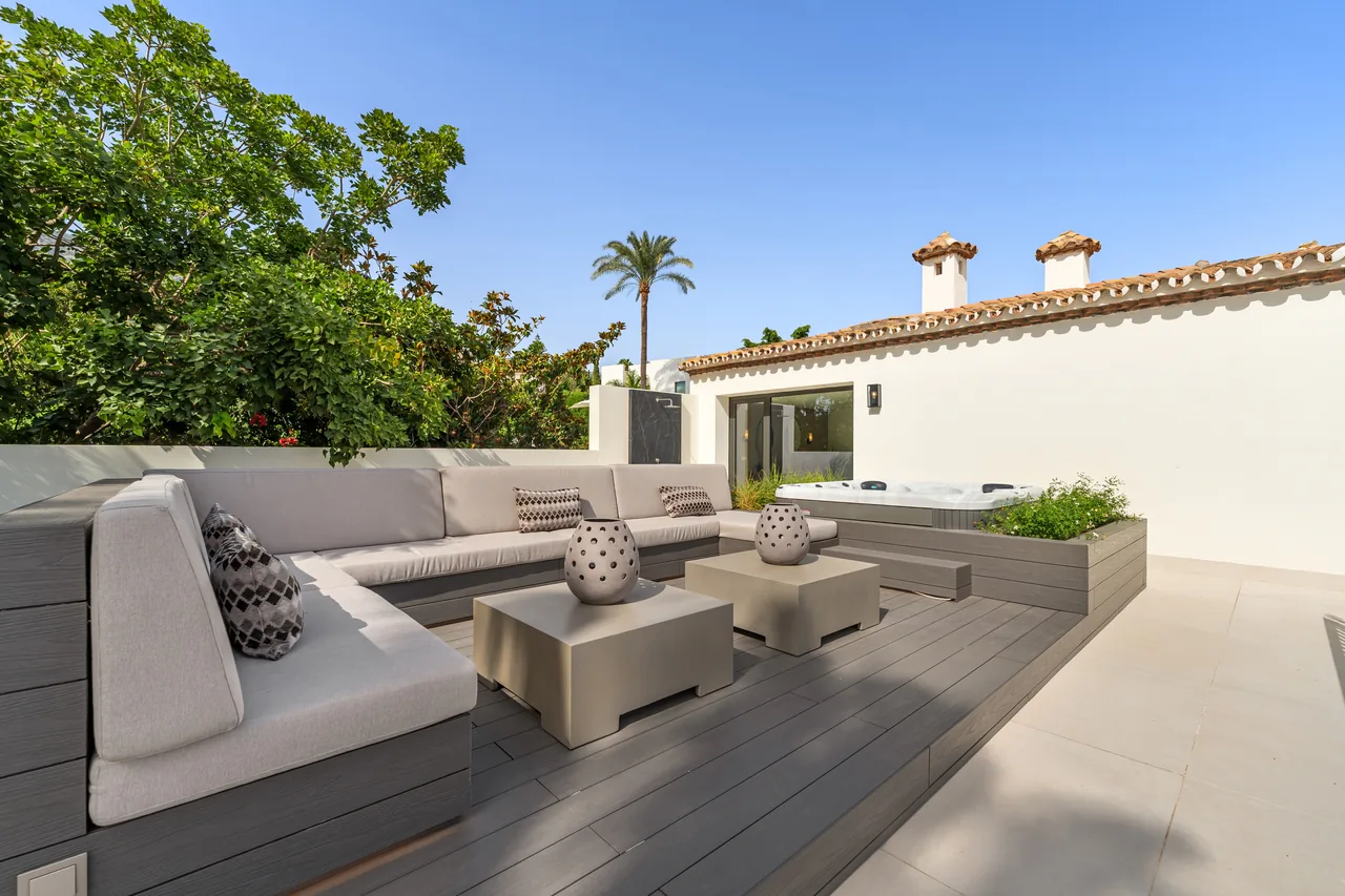 5-bedroom villa in Rocio de Nagüeles with private pool and private garden — image 24