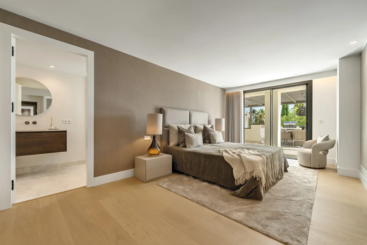 5-bedroom villa in Rocio de Nagüeles with private pool and private garden — image 25