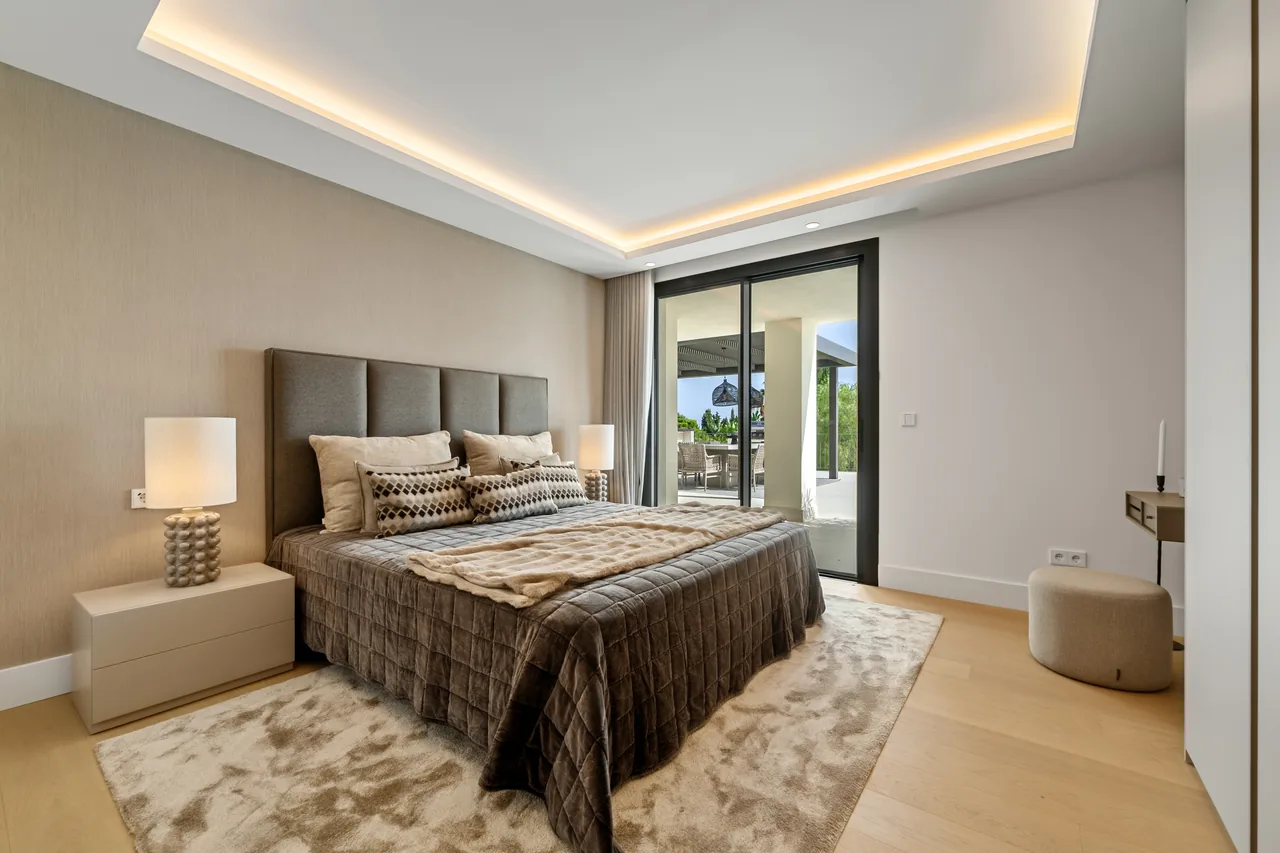 5-bedroom villa in Rocio de Nagüeles with private pool and private garden — image 27