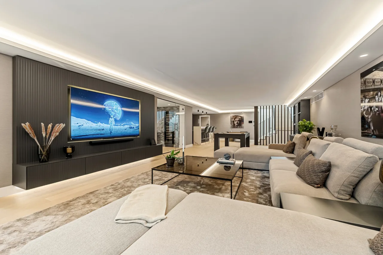 5-bedroom villa in Rocio de Nagüeles with private pool and private garden — image 39