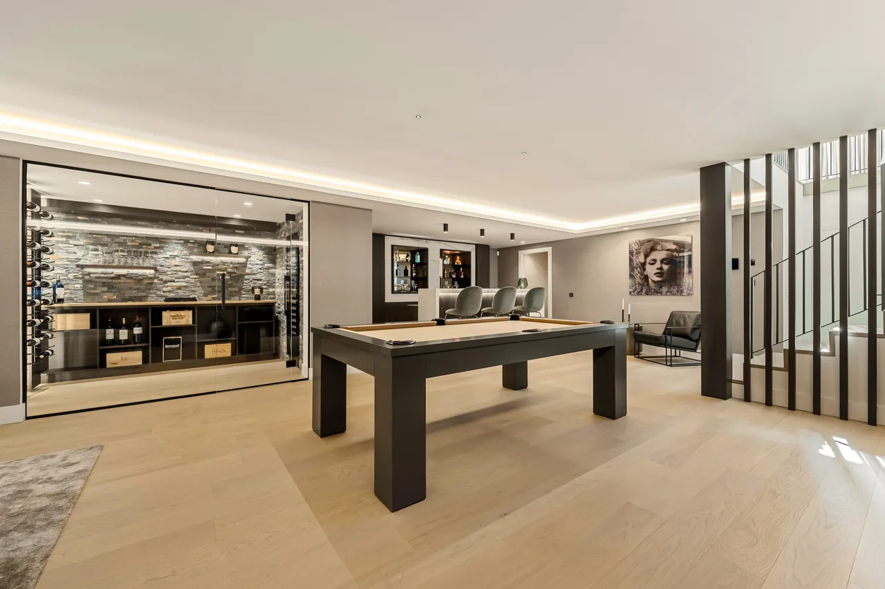 5-bedroom villa in Rocio de Nagüeles with private pool and private garden — image 42
