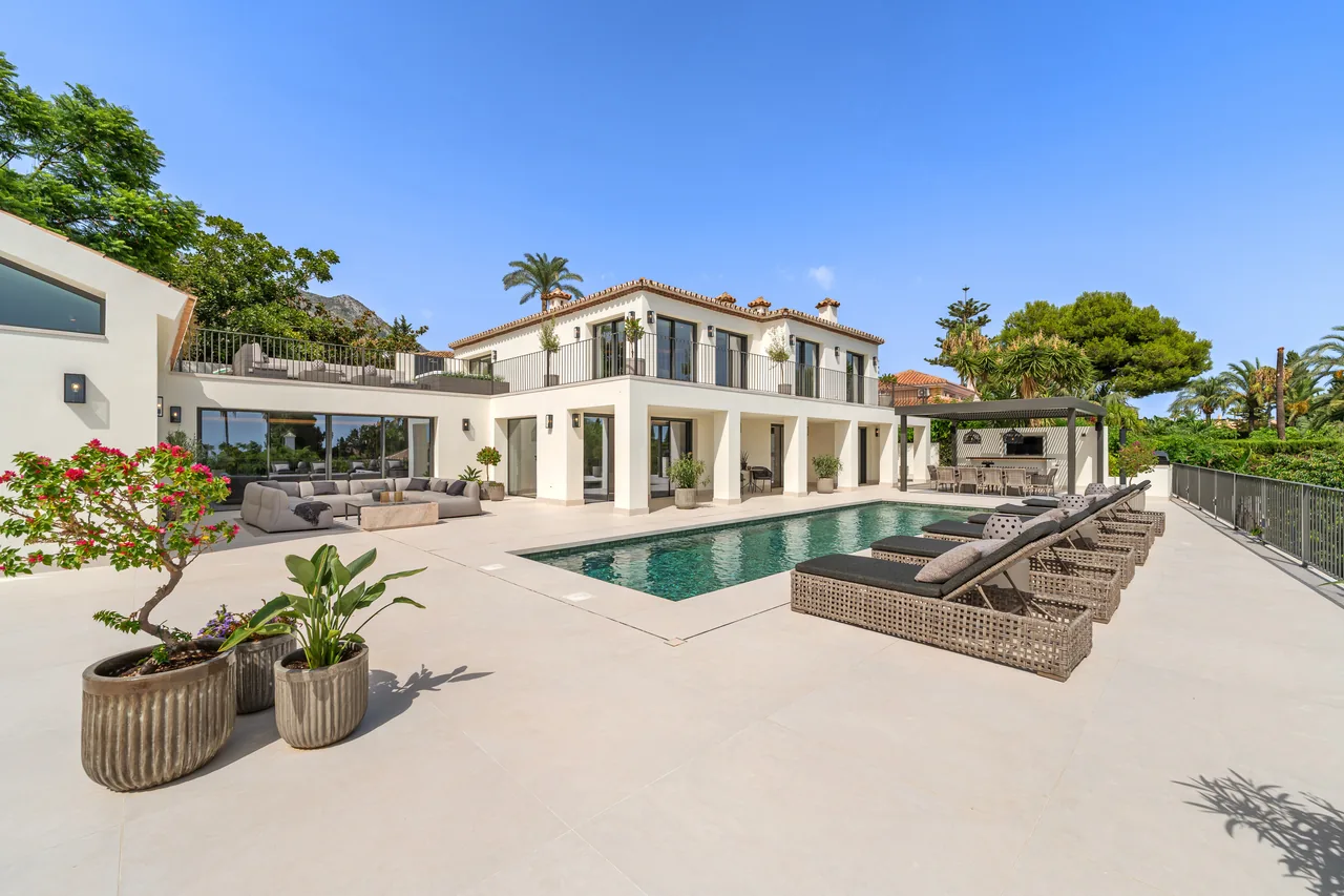5-bedroom villa in Rocio de Nagüeles with private pool and private garden — image 43