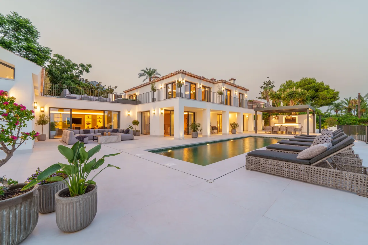 5-bedroom villa in Rocio de Nagüeles with private pool and private garden — image 80