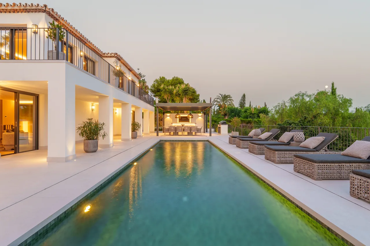 5-bedroom villa in Rocio de Nagüeles with private pool and private garden — image 81