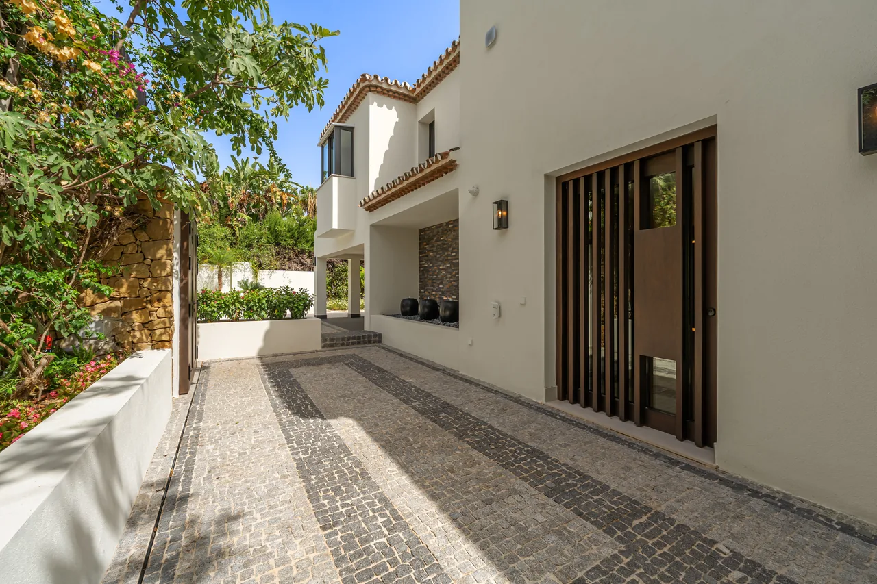 5-bedroom villa in Rocio de Nagüeles with private pool and private garden — image 87