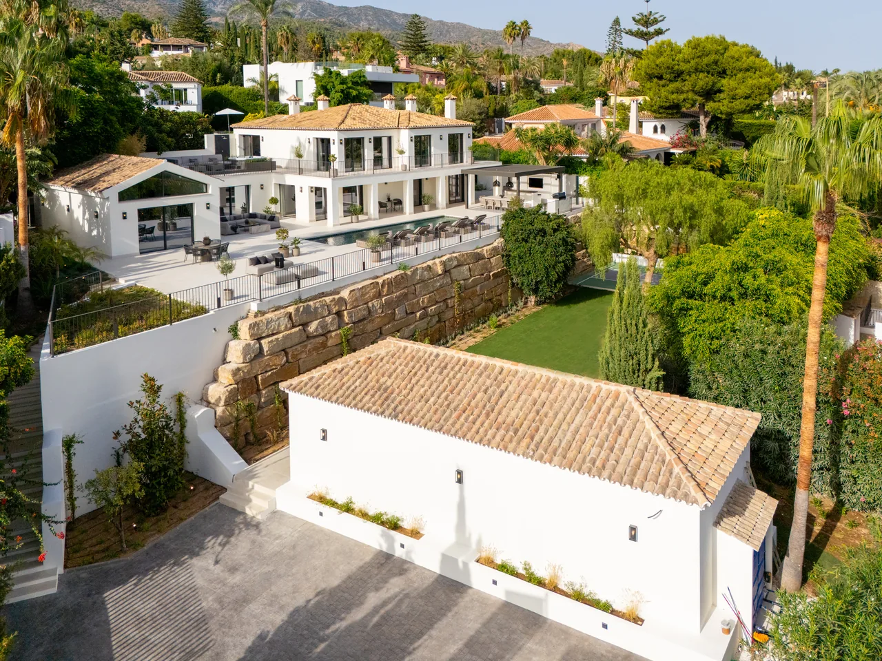 5-bedroom villa in Rocio de Nagüeles with private pool and private garden — image 90