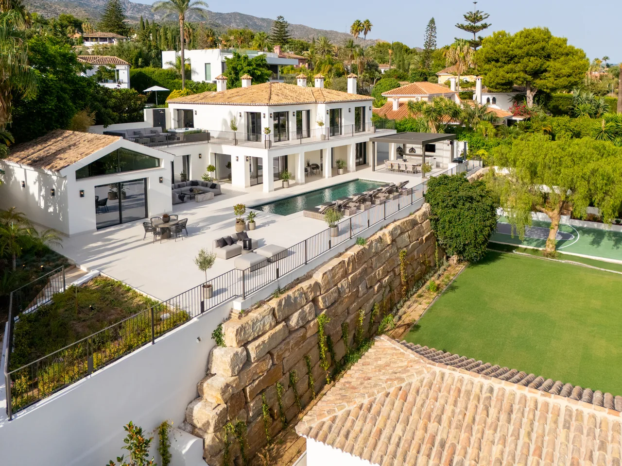 5-bedroom villa in Rocio de Nagüeles with private pool and private garden — image 91