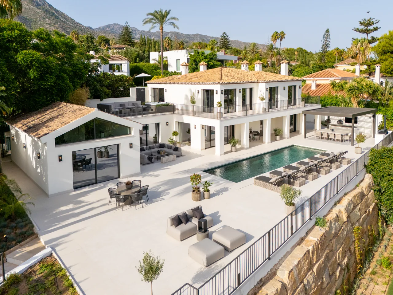 5-bedroom villa in Rocio de Nagüeles with private pool and private garden — image 92