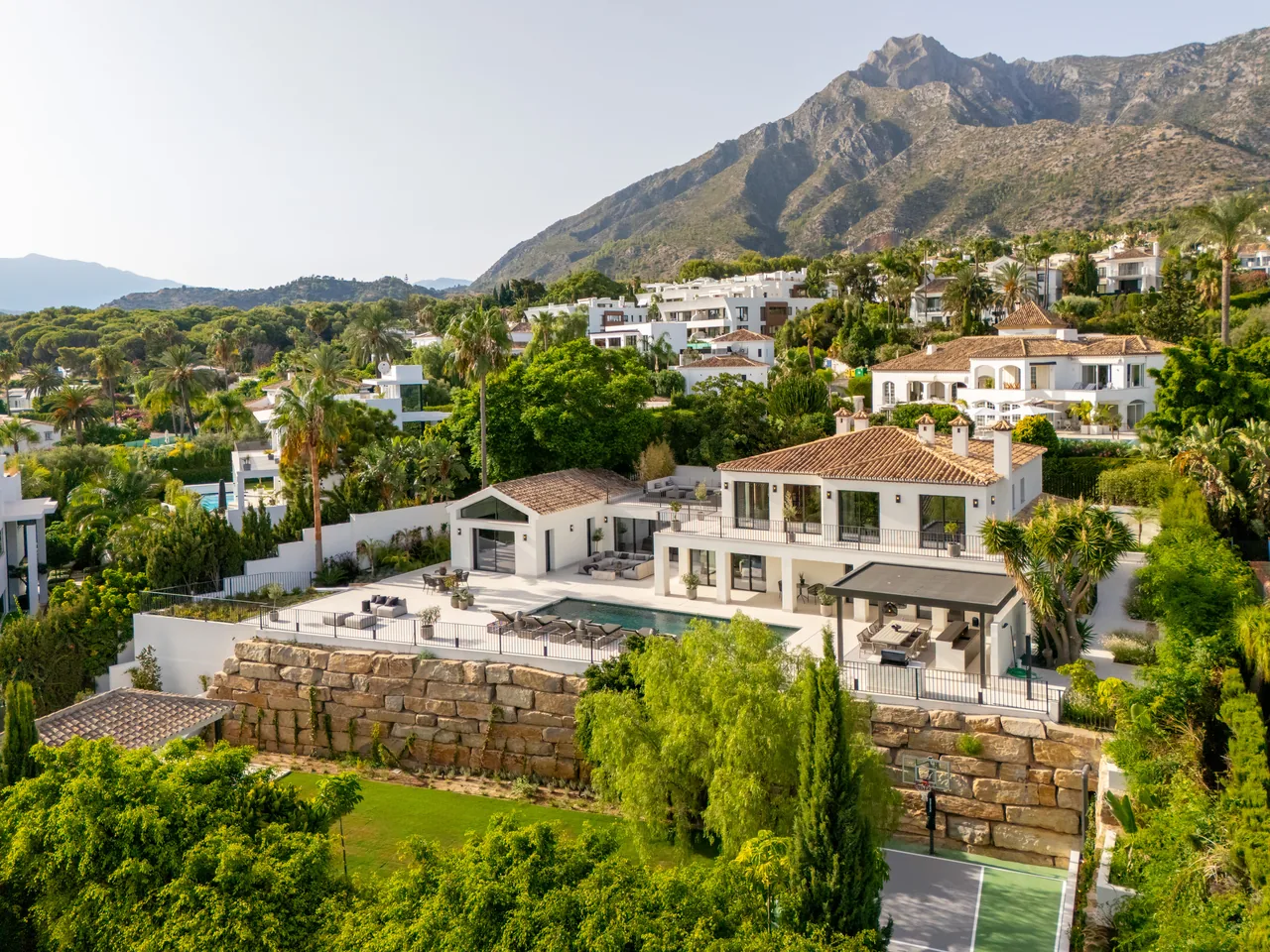 5-bedroom villa in Rocio de Nagüeles with private pool and private garden — image 93