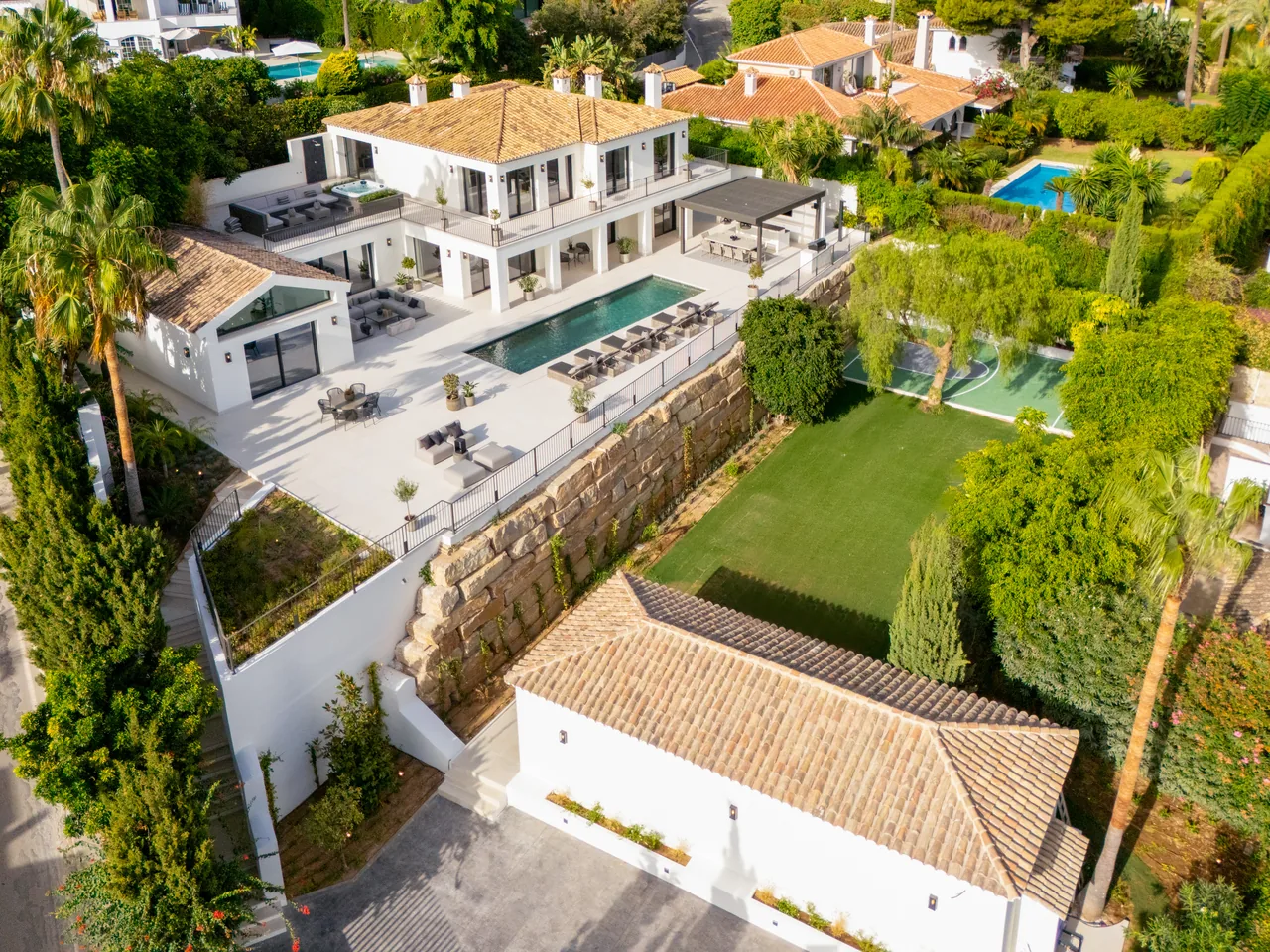 5-bedroom villa in Rocio de Nagüeles with private pool and private garden — image 95