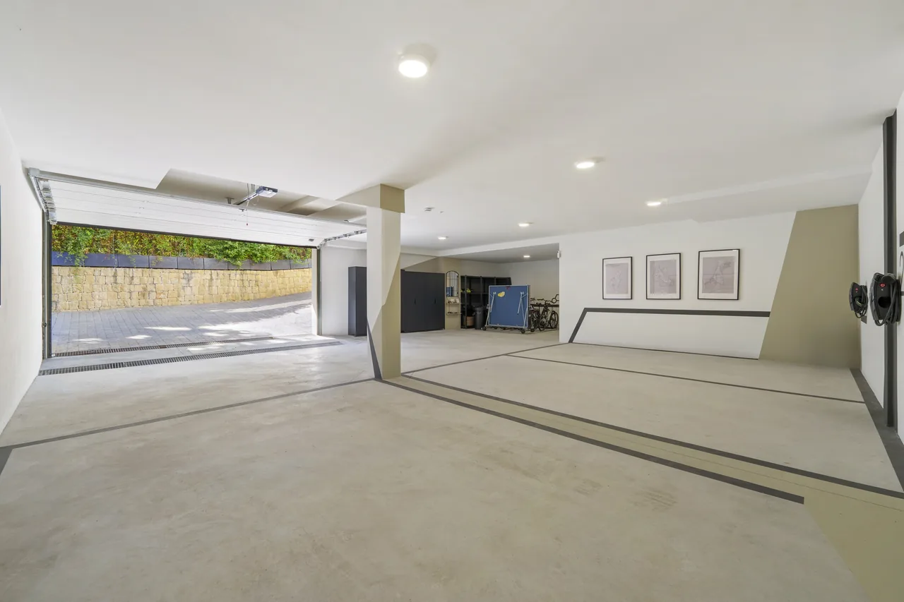 6-bedroom villa in Altos de Puente Romano with private pool and private garden — image 7