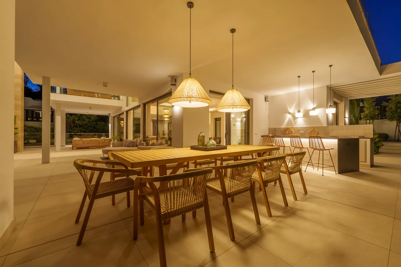 6-bedroom villa in Altos de Puente Romano with private pool and private garden — image 23