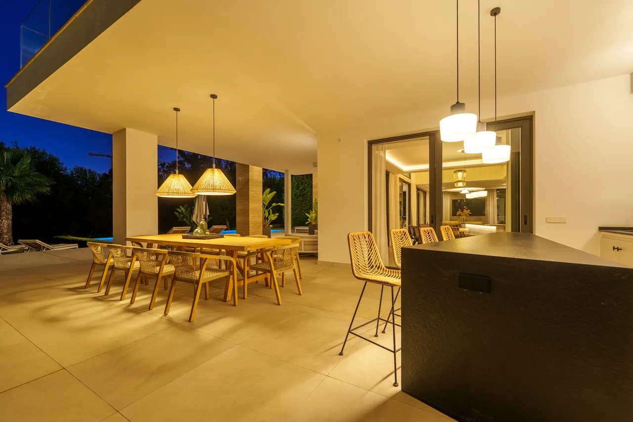 6-bedroom villa in Altos de Puente Romano with private pool and private garden — image 34