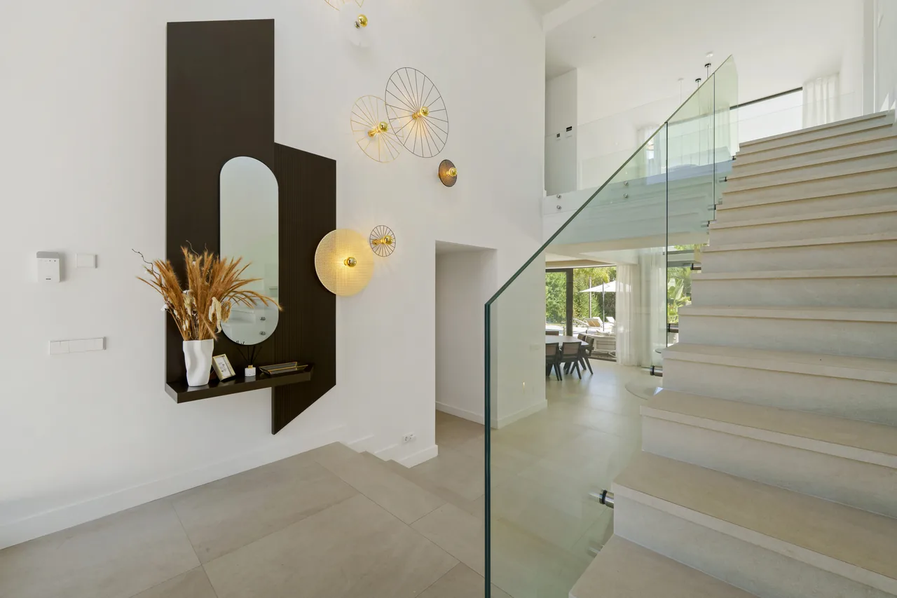 6-bedroom villa in Altos de Puente Romano with private pool and private garden — image 40